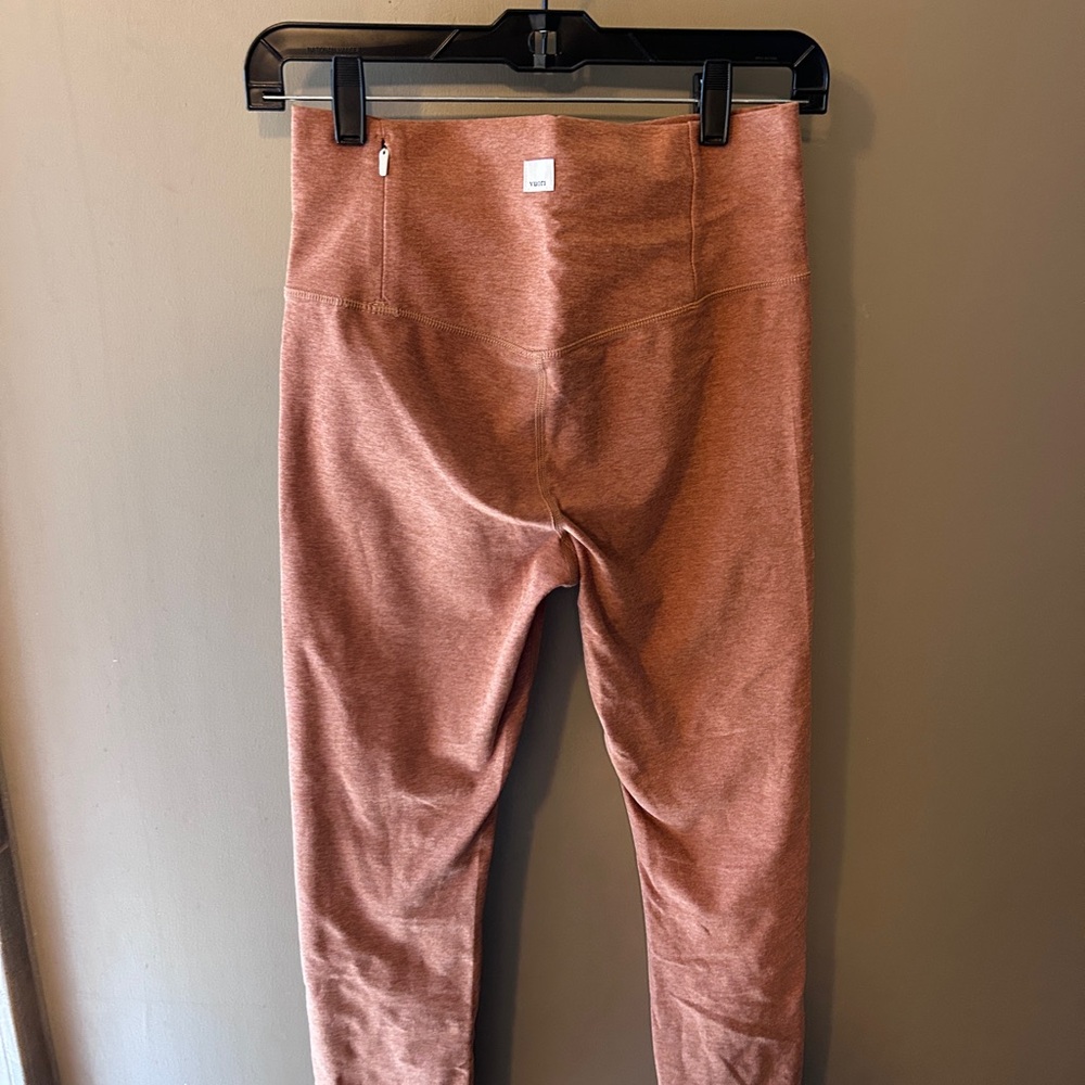 Vuori Women's “Clean Elevation” Leggings in Palo Santo Heather color